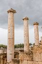 Zuilenm op Romeinse ruines in Bet She An in Israel van Joost Adriaanse thumbnail