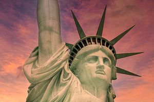 NEW YORK CITY Freiheitsstatue bei Sonnenuntergang von Melanie Viola