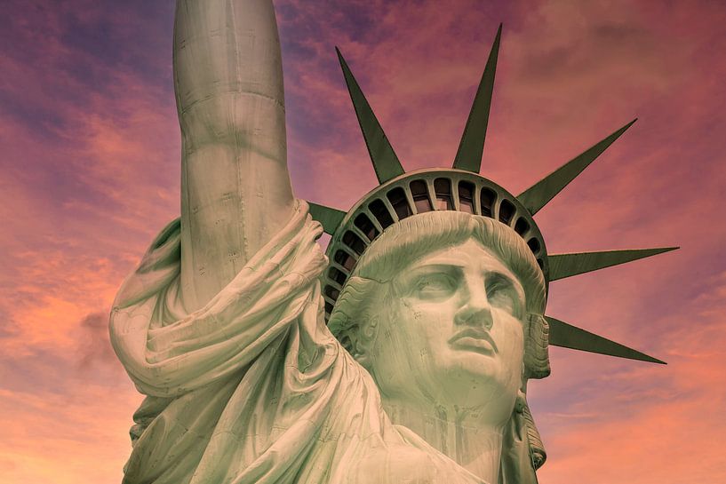 Statue de la liberté de la ville de New York au coucher du soleil par Melanie Viola