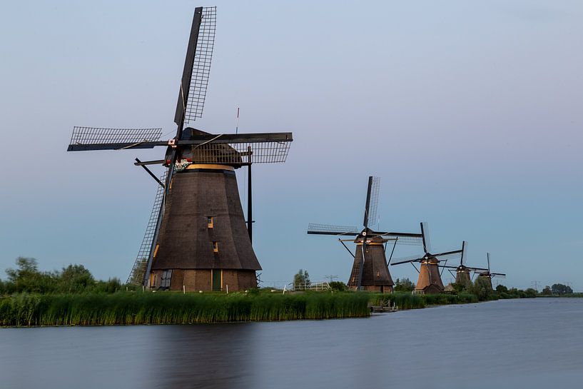 Fünf traditionelle Windmühlen in Folge von OCEANVOLTA