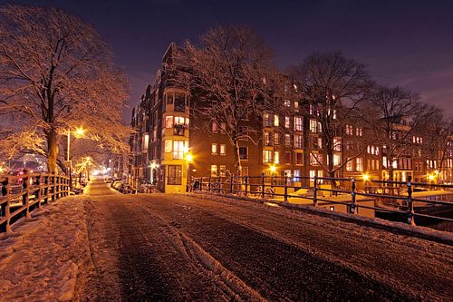 Besneeuwd Amsterdam in de winter in Nederland