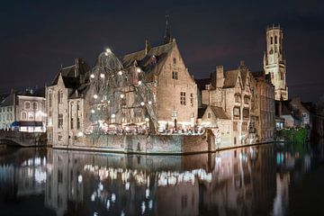 Reflexionen in Brügge im winterlichen Abendrot von Daan Duvillier | Dsquared Photography