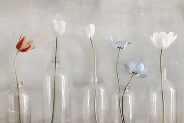 Stilleben mit Blumen im japanischen Stil von Japandi Art Studio