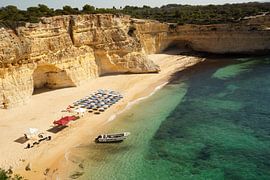 Praia de Marinha van Stef Wingens