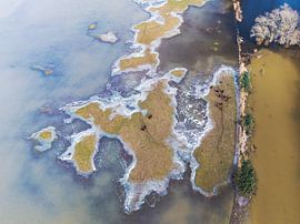IJzige eilandjes tijdens hoogwater