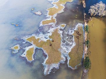IJzige eilandjes tijdens hoogwater