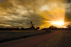 Avondlicht op een windmolen 