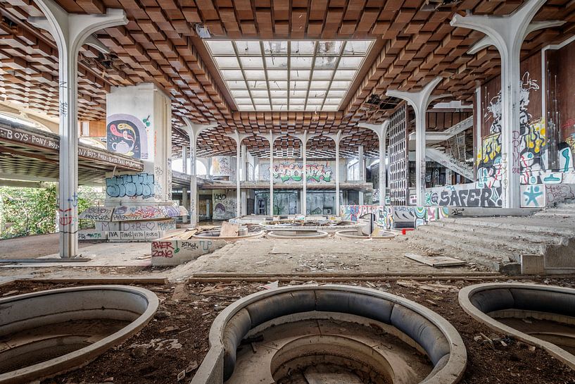 Lost Place - Abandoned Building - Villa by Gentleman of Decay