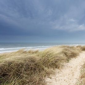 Uitzicht op zee tijdens storm van Hanske Kroon