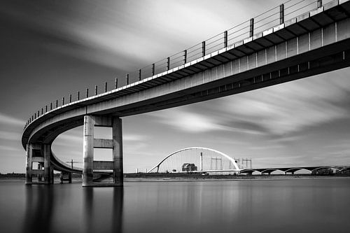 Miroir avec pont et traversée joyeuse