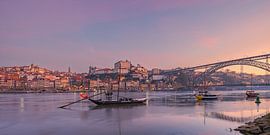 Zonsopkomst in Porto, Portugal van Henk Meijer Fotografie