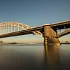 Mooiste foto van de Waalbrug Nijmegen met een erg mooie rustige blauwe hemel van Patrick Verhoef