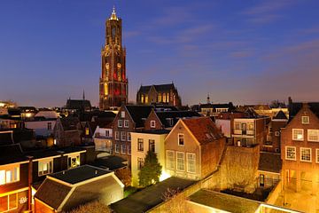 Stadtbild von Utrecht mit Domkirche und rot-weißem Domturm, Foto 3 von Donker Utrecht