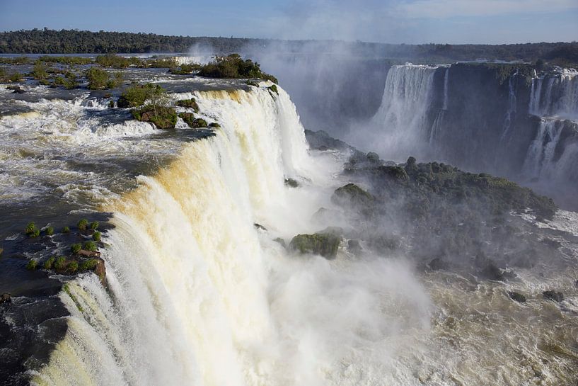 Het gebied van Iguazu Falls is een set van ongeveer 275 watervallen in de Iguazu River van Tjeerd Kruse
