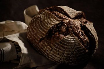 oven-fresh farmhouse bread on a cloth in jute by Caro Hum