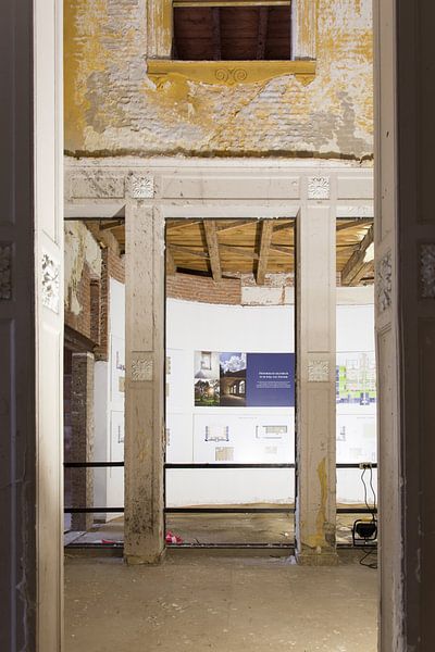 Stadtfotografie | Urban Photography | Leeres ehemaliges Irrenhaus von heidi borgart