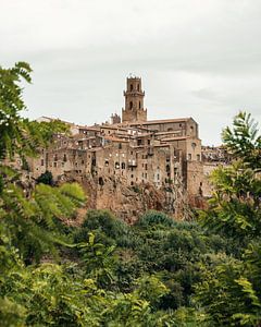 Het dorpje Pitigliano in noord Italie