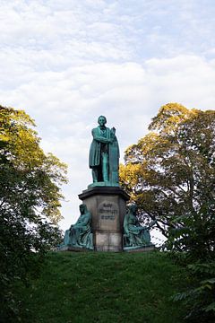 Statue von Hans Christian Ørsted in Kopenhagen, Dänemark von Kelsey van den Bosch