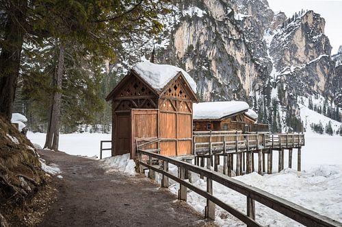Hut aan de Pragser Wildsee