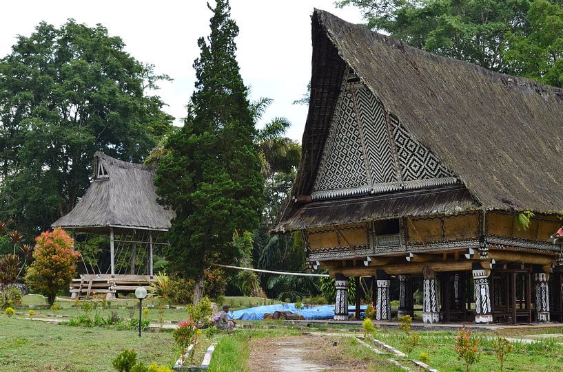 Traditional building in Indonesia by Laura