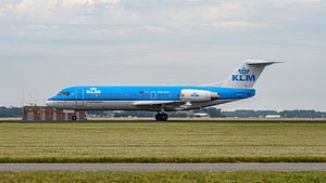 Abfliegender KLM Cityhopper Fokker 70.