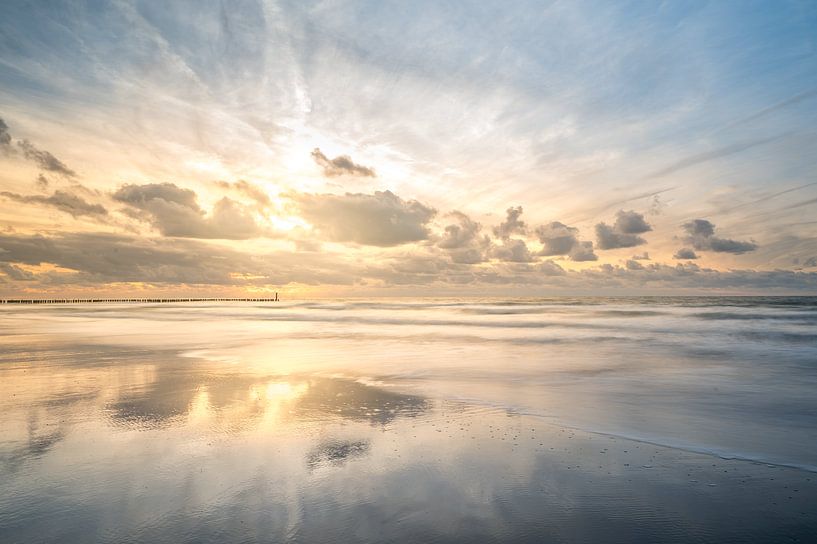 Fine Art landschap dreamy sunset at the beach of Domburg van John van de Gazelle fotografie