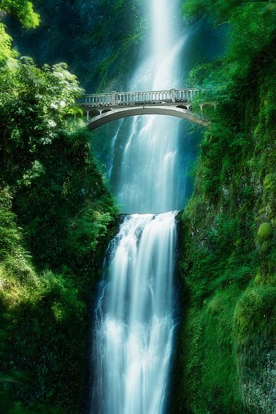 Waterfall with bridge over Multnomah Falls in Oregon / USA. by Voss photography