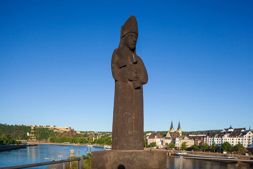 Peter Altmeier bank on the Moselle with figure on the Balduin bridge and old town in the evening lig by Torsten Krüger