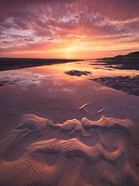 Sonnenuntergang am Strand von Burgh-Haamstede in Zeeland von Bas Meelker