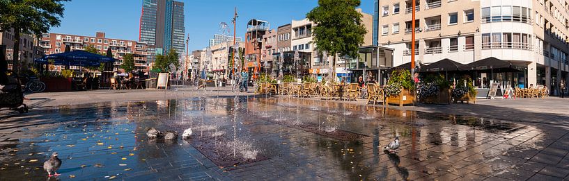 Grote markt in de zon Almere van Brian Morgan