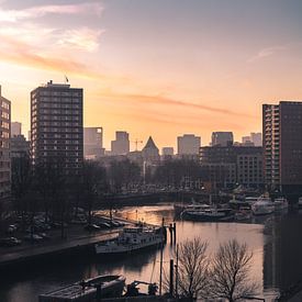 Uitzicht over de Admiraliteitskade in Rotterdam van Joey van Embden