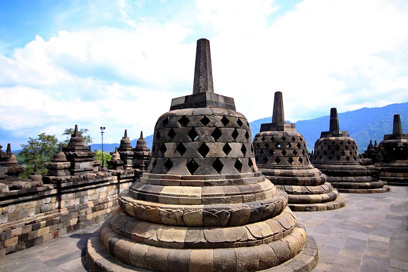 borobudur stupa 2 van Henk Langerak