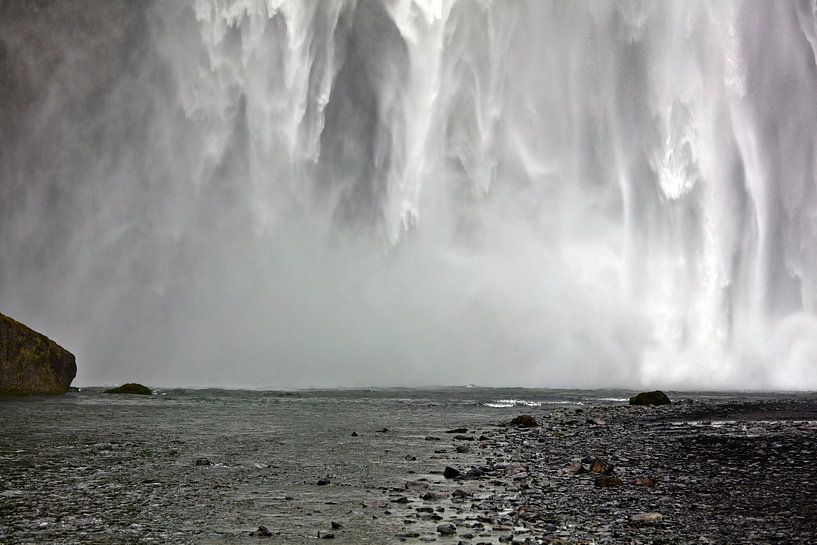 Chute d'eau Skógafoss en Islande par Anton de Zeeuw