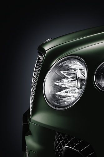 Bentley Bentayga V6 Hybrid mit Kristallscheinwerfern