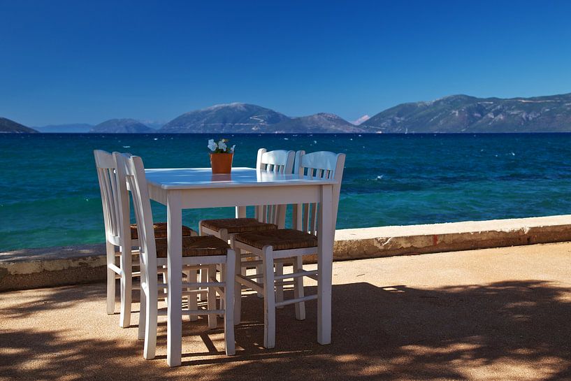 Terras in Sami Kefalonia met zicht op Ithaca par Ruud Lobbes