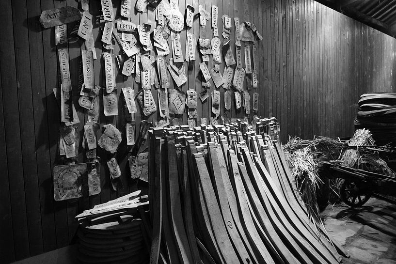 Barrel making by Ferdie de Jonge