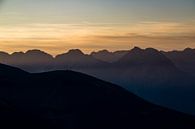 Warme zonsondergang vanaf een bergtop in de Oostenrijkse Alpen van Hidde Hageman thumbnail