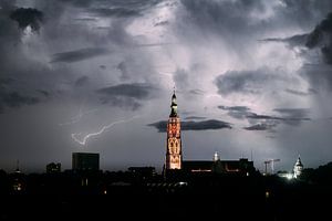 Blitzschlag mit der Großen Kirche von Breda von Desmond Berger