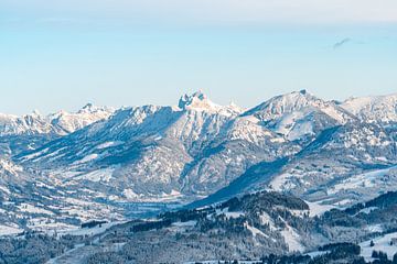 Gaishorn en de Allgäuer Alpen in de winter van Leo Schindzielorz