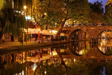 Oudegracht in Utrecht met Hamburgerbrug van Donker Utrecht