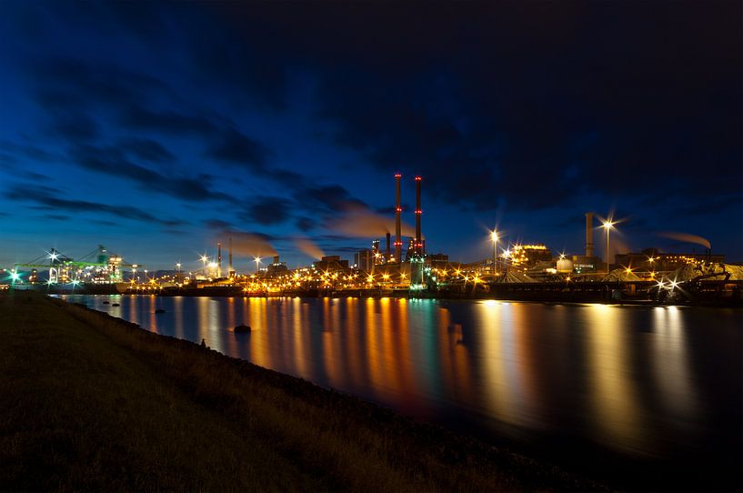 Blue hour at Tata Steel by Rob de Voogd / zzapback