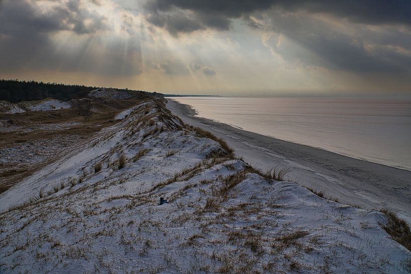 Op het Oostzeestrand met duinen van Martin Köbsch