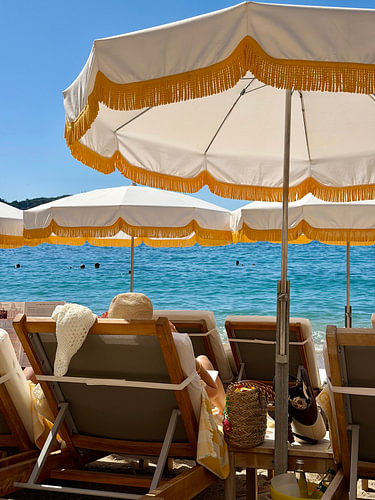 Les Parasols Dorés