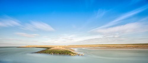 De loop van de de kustlijn.