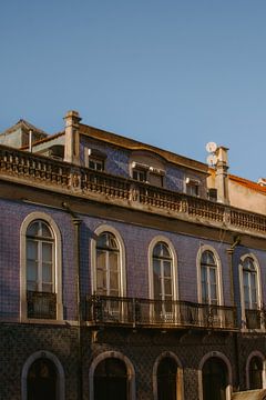 Blaues Keramikhaus in Lissabon von Aniek Paauwe