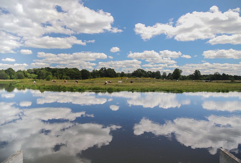 pile clouds by Fotografie John van der Veen