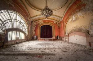 Magische Balzaal. van Roman Robroek - Foto's van Verlaten Gebouwen