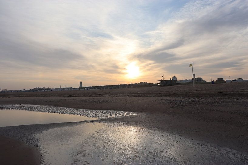 Silence d'or sur Katwijk au lever du soleil par jpgriffintheauthor