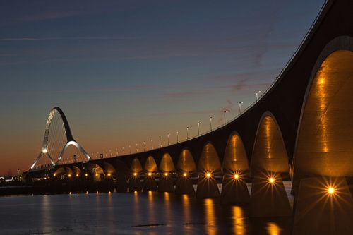 De Oversteek, a bridge between Nijmegen and Lent in the evening