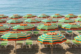 Coloured parasols in Cinque Terre Monterosso | Photoprint Italy travel photography by HelloHappylife